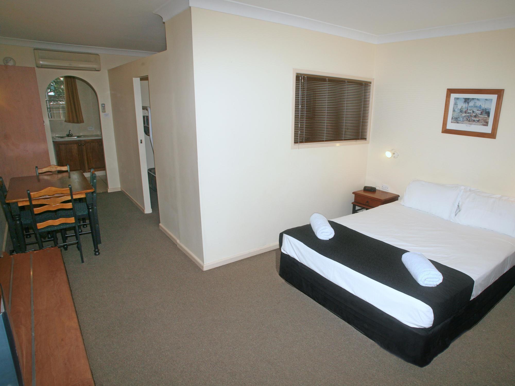 Tower Court - Adults Only Haven Motel